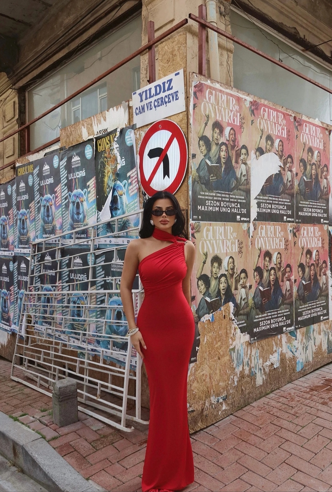 Μάξι Κόκκινο Φόρεμα με Έναν Ώμο & Φουλάρι Λαιμού - Image 4