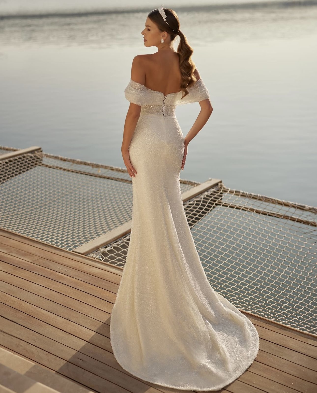 Νυφικό Mermaid με Πλισέ Ντεκολτέ & Αποσπώμενη Ουρά – Σαγηνευτική Κομψότητα - Image 2