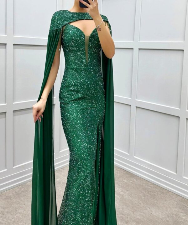 Εντυπωσιακό Πράσινο Βραδινό Φόρεμα με Κάπα & Σκίσιμο